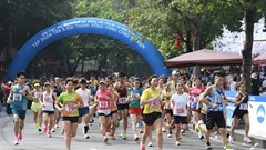 Hơn 1.500 vận động viên chạy chung kết Giải chạy Báo Hà Nội mới
