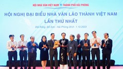 Các nhà văn Việt Nam góp phần bảo vệ nền văn hóa của dân tộc