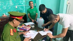 Khởi tố hai vợ chồng cho vay nặng lãi