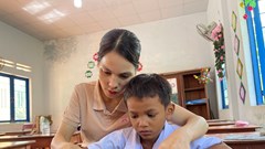 Thắp sáng ước mơ cho học sinh đồng bào Hrê