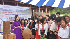 Trưng bày di sản văn hóa của đồng bào dân tộc thiểu số huyện A Lưới