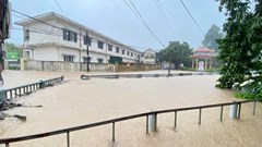 Mưa rất to gây ngập lụt, Thừa Thiên Huế cho học sinh toàn tỉnh nghỉ học