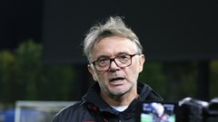 HLV Philippe Troussier: Đội cần cải thiện phòng ngự, chắt chiu hơn cơ hội