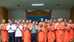 Thủ tướng chúc mừng lễ Sene Dolta của đồng bào Khmer