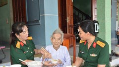 Quảng Ngãi: Tặng quà Mẹ Việt Nam Anh hùng nhân ngày 20.10