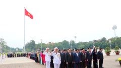 Đại biểu Quốc hội vào Lăng viếng Chủ tịch Hồ Chí Minh