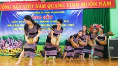 Quảng Ngãi: Truyền dạy đánh chiêng Ba và dân vũ truyền thống đồng bào Hrê