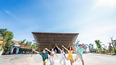 Gen Z “rời phố về biển” tìm cảm hứng sống với trải nghiệm mới