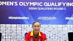 HLV Mai Đức Chung cảm ơn người hâm mộ sau trận đấu cuối với tuyển nữ Việt Nam