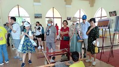 Làng Chăm Mỹ Nghiệp hút khách du lịch bằng nghề dệt truyền thống