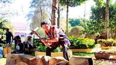 Nghệ thuật tạc tượng gỗ nhà mồ độc đáo của đồng bào DTTS Tây Nguyên