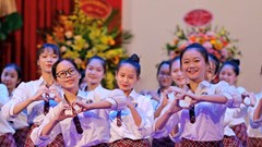 Đề nghị khẩn trương tổ chức học bổ sung kiến thức văn hoá phổ thông cho học sinh Học viện Múa VN