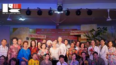 Kiều bào xúc động khi được xem kịch về Bác Hồ