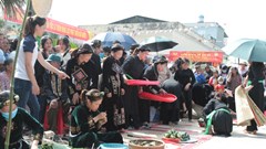 Bảo tồn lễ hội gắn với phát triển du lịch