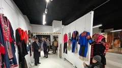 Triển lãm trang phục các dân tộc Việt Nam tại Paris