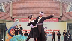 Khơi dậy lòng tự hào về trang phục truyền thống các dân tộc thiểu số