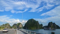 Chậm quy hoạch bảo vệ, di sản vịnh Hạ Long sẽ bị "trả giá"