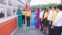 Nghệ An trưng bày chuyên đề ảnh "93 năm ngọn cờ Đại đoàn kết toàn dân tộc"