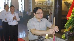 Thủ tướng dâng hoa, dâng hương Chủ tịch Hồ Chí Minh, thăm và làm việc tại Khu kinh tế Nghi Sơn