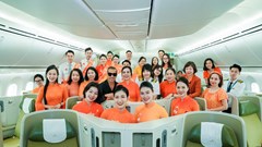 Chuyến bay đặc biệt trình diễn bộ sưu tập của NTK Vũ Thảo Giang