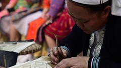 “Sáp ong - Sắc chàm”, đặc sản văn hóa thu hút du lịch