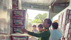 Phát hiện cơ sở sản xuất giấy vệ sinh giả các nhãn hiệu với số lượng lớn