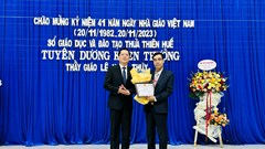 Thừa Thiên Huế: Tuyên dương thầy giáo dũng cảm cứu người trong lũ dữ