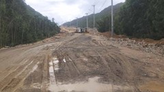 Bình Định: Dân khóc ròng vì đường sình lầy do thi công “ì ạch”