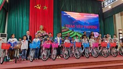 Chi hội báo chí Trung ương tại Thanh Hóa đồng hành cùng học sinh vùng cao