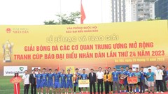 Vietnam Airlines lần đầu tiên vô địch Giải bóng đá tranh Cup Báo Đại biểu Nhân dân