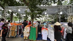 Khu vực hồ Hoàn Kiếm còn nhiều sự kiện diễn ra lộn xộn, mất mỹ quan