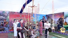 Trưng bày hơn 300 tài liệu, hiện vật đặc trưng văn hóa các dân tộc Tây Nguyên