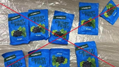 Công an Hà Nội đề nghị test nhanh và kiểm tra nguồn gốc, xuất xứ đồ ăn vặt bán ở cổng trường học