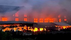 Thừa Thiên Huế: Chợ Khe Tre cháy lớn lúc rạng sáng, nhiều hàng hóa bị thiêu rụi