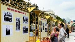 Triển lãm "Từ chiến thắng Điện Biên Phủ năm 1954 đến đại thắng mùa Xuân năm 1975"