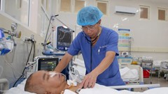 Bệnh viện Trung ương Huế được trao giải thưởng Kim cương của Hội Đột quỵ thế giới