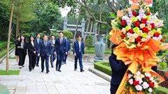Đại sứ đặc mệnh toàn quyền Hàn Quốc tại Việt Nam dâng hoa tại Khu Di tích Quốc gia đặc biệt Kim Liên