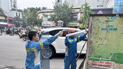 Rác thải cồng kềnh "hành" công nhân môi trường dịp cuối năm