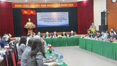 Đầu tư phát triển nguồn nhân lực: Điểm tựa để lý luận, phê bình VHNT chuyển mình