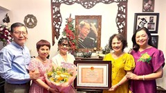 Hội Di sản Văn hóa Việt Nam trao bằng khen cho NTK Áo dài Trịnh Hoàng Diệu