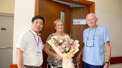 Nữ du khách Pháp viết thư cảm ơn bệnh viện sau khi được phẫu thuật và điều trị kịp thời