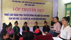 Gìn giữ nghề làm trang phục truyền thống dân tộc Xinh Mun