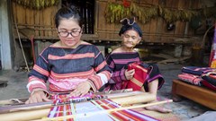Bình Định: Đồng bào Bana Kriêm nỗ lực bảo tồn nghề dệt thổ cẩm