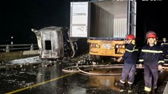 Hai xe đầu kéo tông nhau trên cao tốc, ba người thương vong