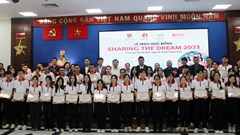 Trao học bổng và hỗ trợ sinh viên phát triển kỹ năng thực hành xã hội