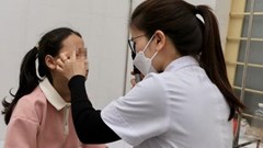 Tự chế pháo, bé gái 11 tuổi bị bỏng hai mắt