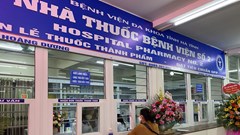 Sang năm, người bệnh tham gia BHYT có phải bỏ tiền mua thuốc?