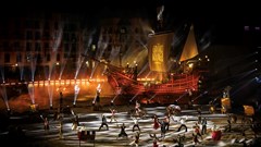 Mãn nhãn với show thực cảnh 3D mapping trên sân khấu thuyền lớn nhất châu Á tại phía Đông Hà Nội