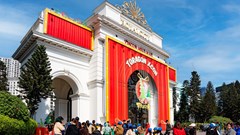 Hàng ngàn khách hàng check-in mua sắm tại Hội chợ Art toy Giáng sinh quốc tế đầu tiên tại Việt Nam