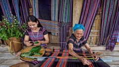 Bảo tồn di sản phi vật thể nghề dệt thổ cẩm Làng Teng